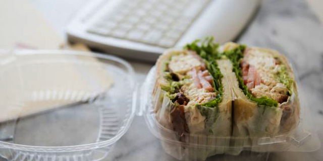 ¿Qué es mejor: sándwich o bocadillo? Y otras claves para comer sano sin reparar en ello.
